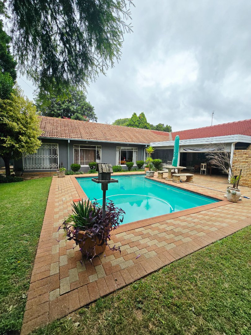 5 Bedroom Property for Sale in La Hoff North West